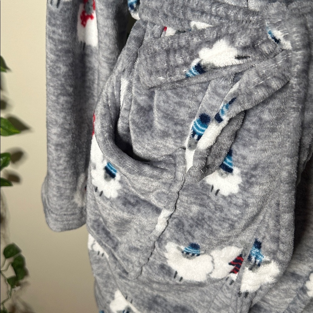 PJ Essentials Winter Sheep in Scarves and Hats Fuzzy Bathrobe 🐑🧣❄️ - Picture 3 of 6